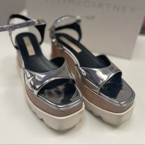 Women sandals STELLA MCCARTNEY
Silver Star Embellished Platform. 100% authentic.